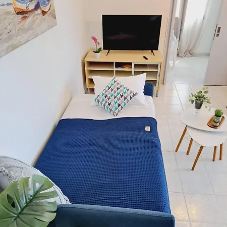 Mimika * Perissa (Santorini)