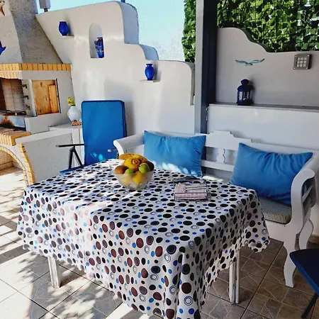 Mimika Perissa (Santorini)